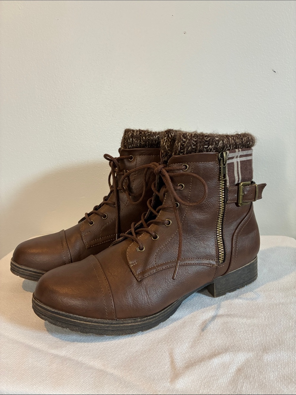 Just Fab faux brown leather lace up sweater cuff combat boots size 9 fall winter